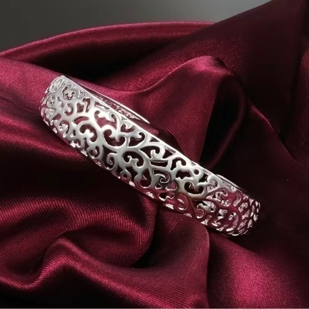 Hollow Out Open Bangle - Picture 3 of 4